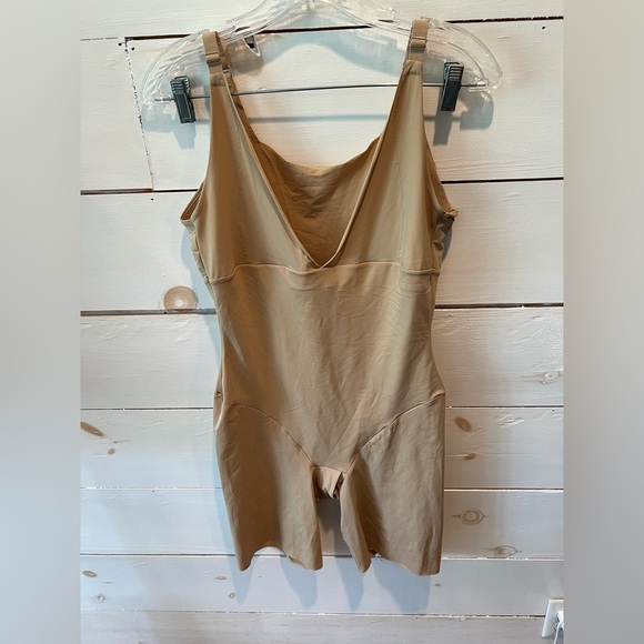 Maidenform one-piece undergarment, compression, size 2XL, nude, streamlined - Picture 2 of 6